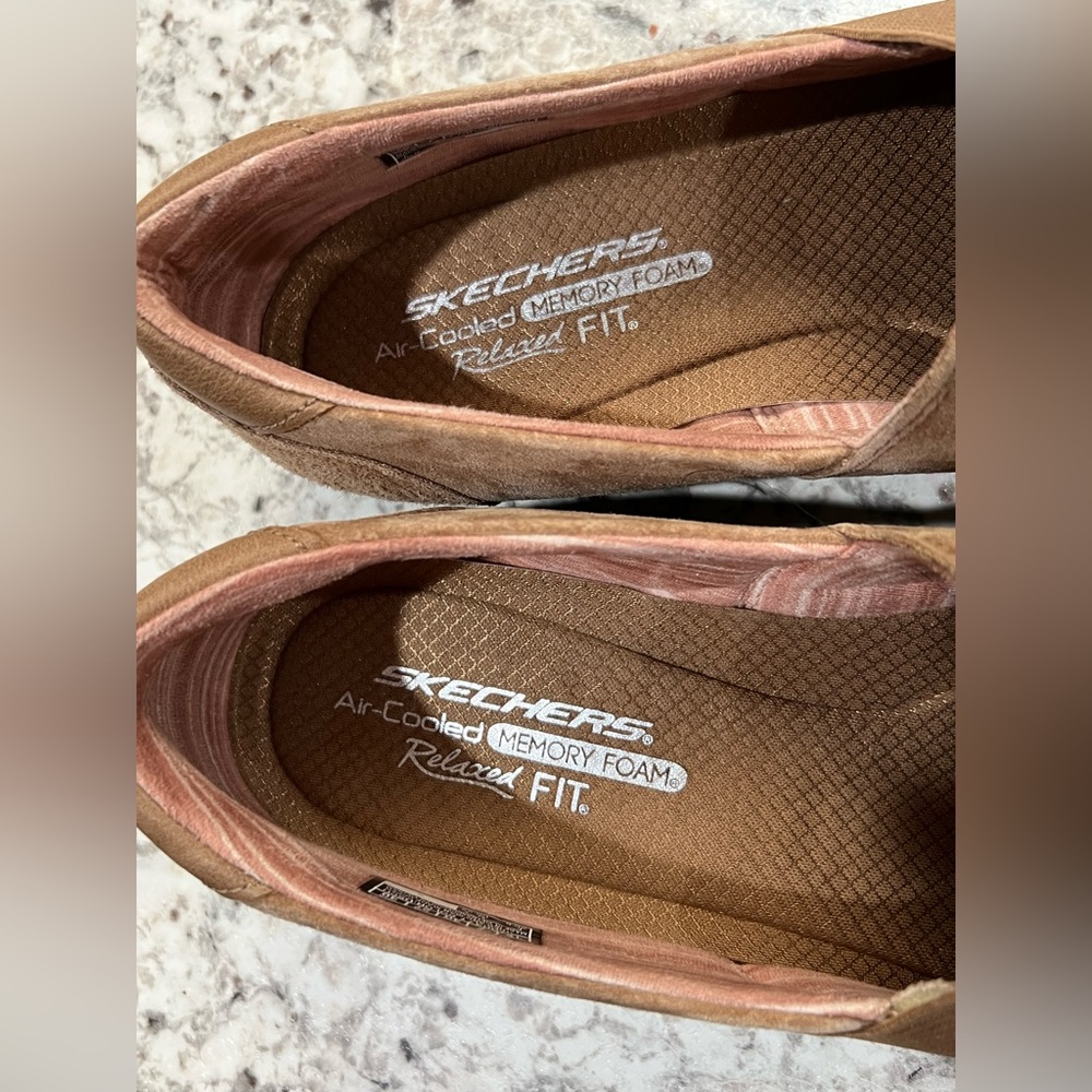 Womens Skechers Slip On Shoes Tan Size 10 Air Cooled Memory Foam Relaxed Fit - Picture 3 of 5